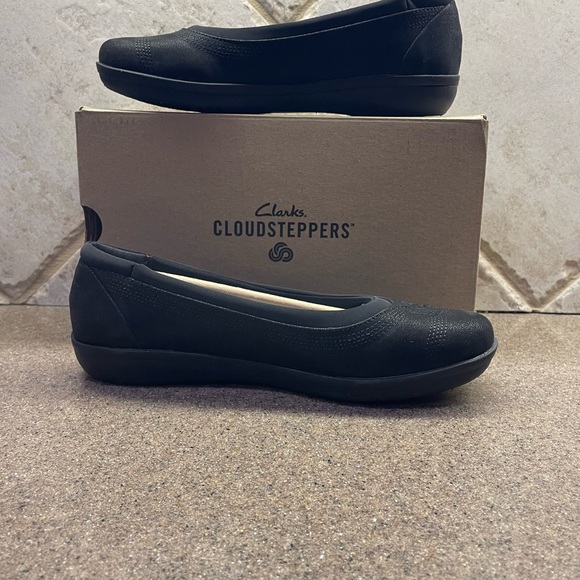 🆕 Clark’s “Ayla” Low Black Ballet Flat Cloudstepper - Picture 1 of 8